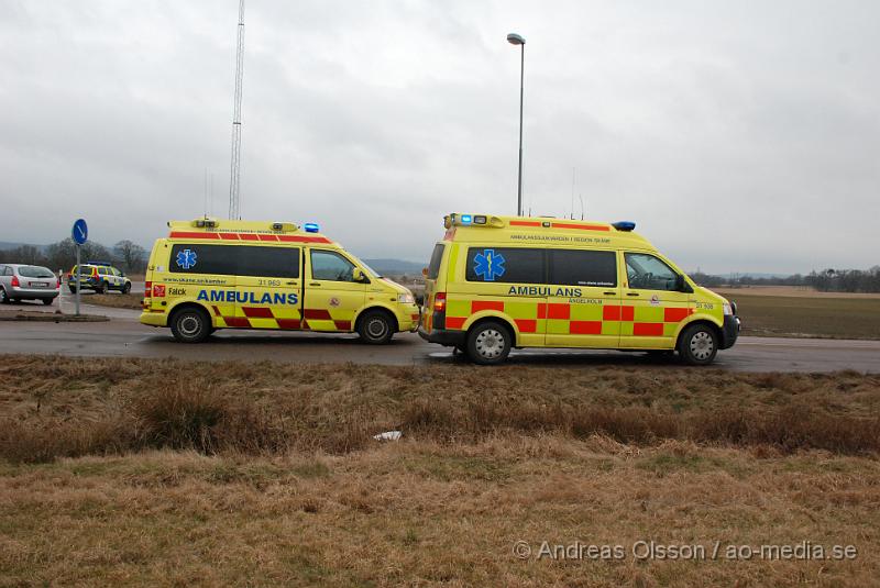 DSC_0066.JPG - En Personbil och en Lastbil kolliderade vid 15 tiden idag på väg 21 utanför klippan, Lastbils chauffören klarade sig utan skador men räddningstjänsten fick klippa upp personbilen för att få ut föraren. Föraren i personbilen fördes till Lasarettet i Helsingborg med okända skador!