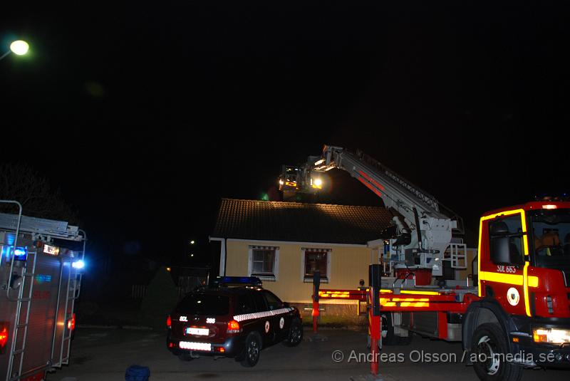 DSC_0003.JPG - Vid 02,10 larmades Räddningstjänsten till en villa på Rosenvägen där boende kände röklukt i huset. Vid framkomst konstatera man "soteld", slog lite gnistor ur skorstenen men ingen brand.Inga personer kom till skada ej eller någon materiell skada