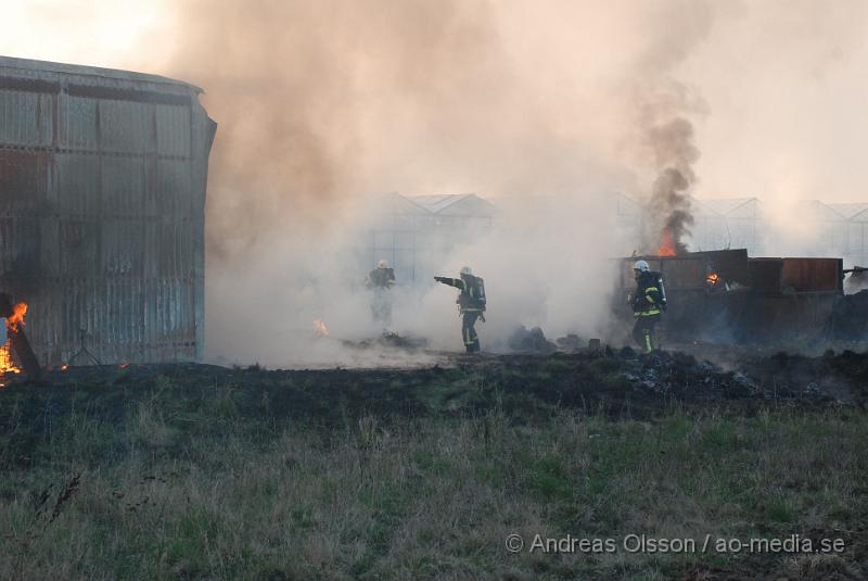 DSC_0028.JPG - vid 19,15 tiden larmades räddningstjänsten i Klippan till Kvidinge där det skulle brinna i en byggnad. Innan dem anlände till platsen begärde dem förstärkning från Åstorp då man såg mycket tjock, svart rök komma från Kvidinge. Även Kvidinges och Bjuvs räddningstjänst larmades till platsen. Inga personer ska ha kommit till skada.