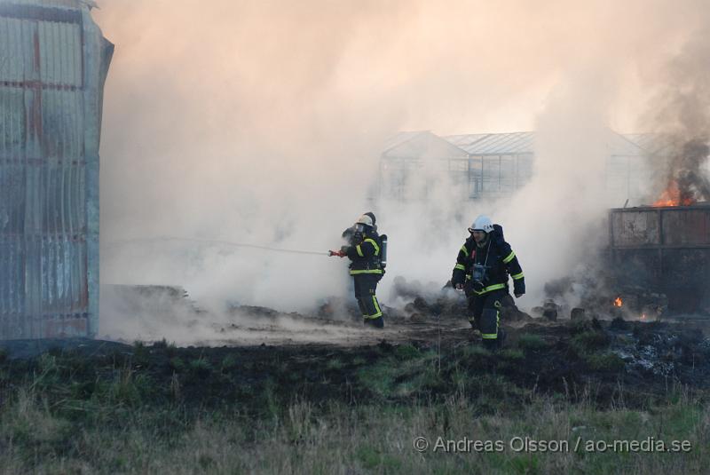 DSC_0033.JPG - vid 19,15 tiden larmades räddningstjänsten i Klippan till Kvidinge där det skulle brinna i en byggnad. Innan dem anlände till platsen begärde dem förstärkning från Åstorp då man såg mycket tjock, svart rök komma från Kvidinge. Även Kvidinges och Bjuvs räddningstjänst larmades till platsen. Inga personer ska ha kommit till skada.