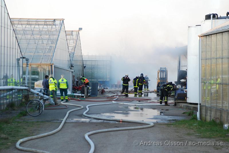 DSC_0044.JPG - vid 19,15 tiden larmades räddningstjänsten i Klippan till Kvidinge där det skulle brinna i en byggnad. Innan dem anlände till platsen begärde dem förstärkning från Åstorp då man såg mycket tjock, svart rök komma från Kvidinge. Även Kvidinges och Bjuvs räddningstjänst larmades till platsen. Inga personer ska ha kommit till skada.