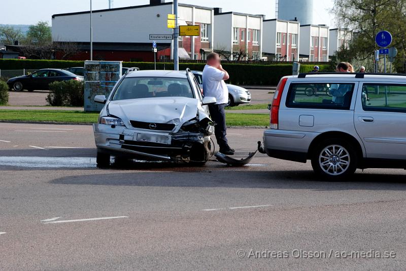 DSC_0002.JPG - Vid 17,30 tiden inträffade en mindre trafikolycka vid "Preem korset" i Klippan. Inga personer kom till skada och varken ambulans eller räddningstjänst kallades till platsen.