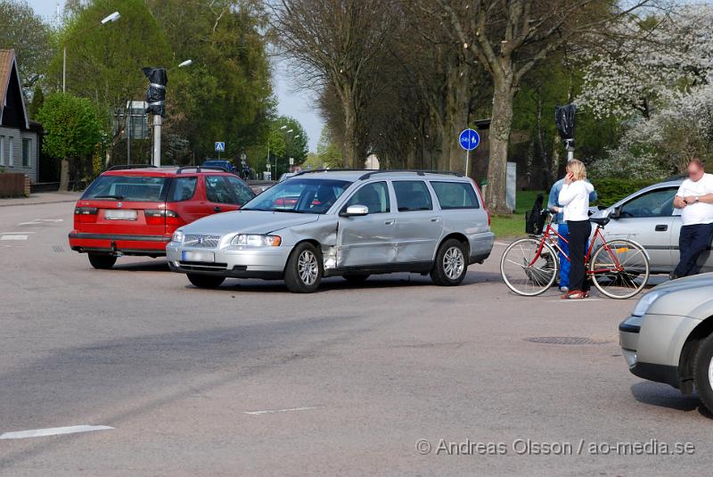 DSC_0004.JPG - Vid 17,30 tiden inträffade en mindre trafikolycka vid "Preem korset" i Klippan. Inga personer kom till skada och varken ambulans eller räddningstjänst kallades till platsen.