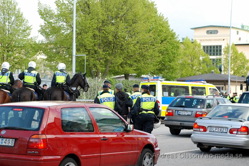 DSC_0001.JPG - Skånederby, HIF mot MFF. Ca 40 personer togs om hand men inget större bråk utbröt.