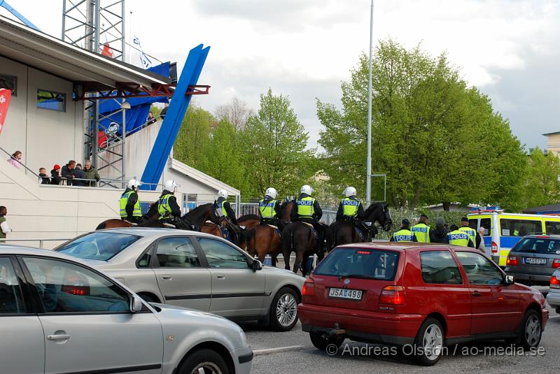 DSC_0003.JPG - Skånederby, HIF mot MFF. Ca 40 personer togs om hand men inget större bråk utbröt.