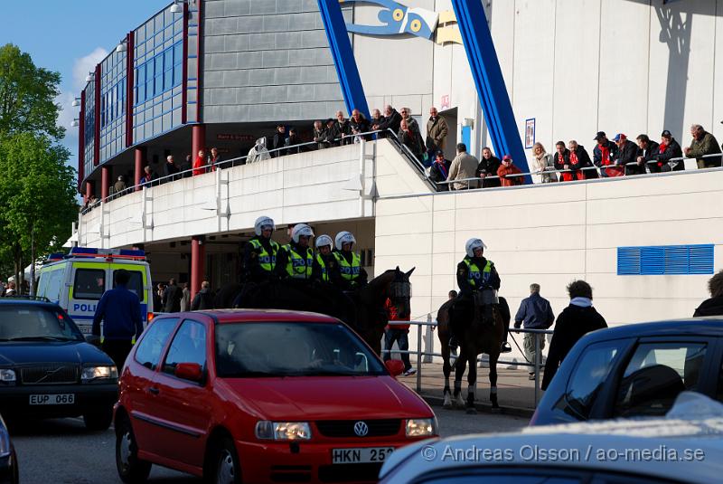 DSC_0004.JPG - Skånederby, HIF mot MFF. Ca 40 personer togs om hand men inget större bråk utbröt.