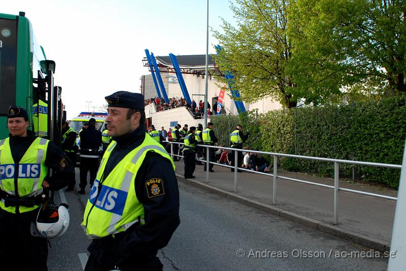 DSC_00074.jpg - Skånederby, HIF mot MFF. Ca 40 personer togs om hand men inget större bråk utbröt.