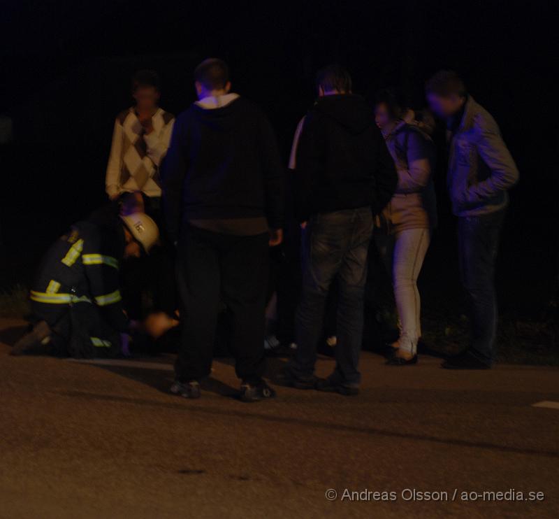 DSC_0013.JPG - Vid 22 tiden larmades Räddningstjänst, Polis och Ambulans till en trafikolycka bara ett 10 tal meter ifrån den där mycket tragiska gokart olyckan inträffade bara 2 dagar tidigare, där en ung man miste livet. Det var en yngre person som blivit påkörd av en personbil. Enligt tidiningarna ska killen inte vara allvarligt skadad men är förd med ambulans till lasarettet i Helsingborg. Föraren i personbilen klara sig utan fysiska skador men chockades vid händelsen.