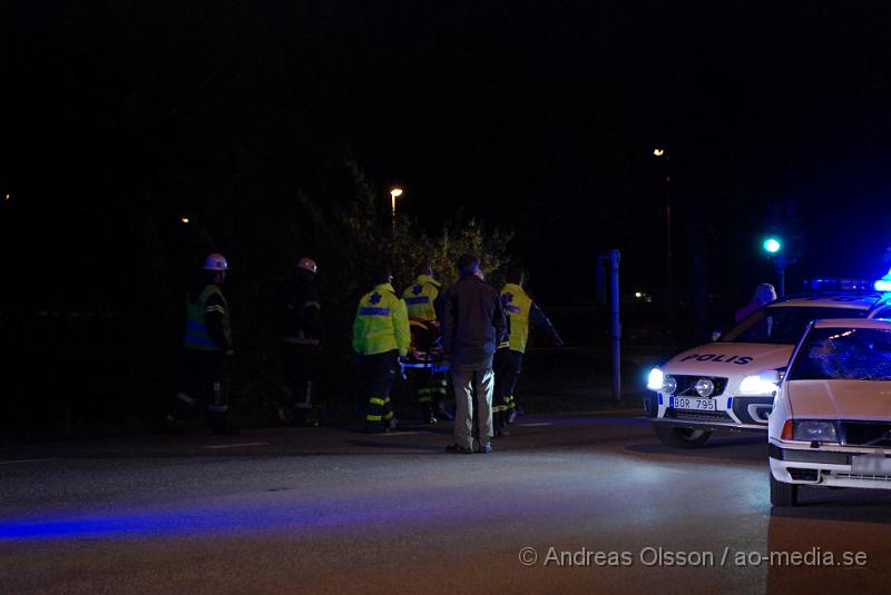 DSC_0023.JPG - Vid 22 tiden larmades Räddningstjänst, Polis och Ambulans till en trafikolycka bara ett 10 tal meter ifrån den där mycket tragiska gokart olyckan inträffade bara 2 dagar tidigare, där en ung man miste livet. Det var en yngre person som blivit påkörd av en personbil. Enligt tidiningarna ska killen inte vara allvarligt skadad men är förd med ambulans till lasarettet i Helsingborg. Föraren i personbilen klara sig utan fysiska skador men chockades vid händelsen.