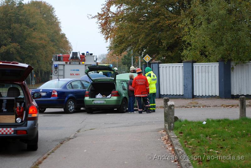 DSC_0049.JPG - 10.56 larmades Klippans Räddningstjänst, Polis och Ambulans till en trafikolycka på Torggatan/bryggerigatan. Där två personbilar krockat. Det var begränsad framkomlighet på platsen och två personen fördes till Helsingborgslasarett med okända skador.