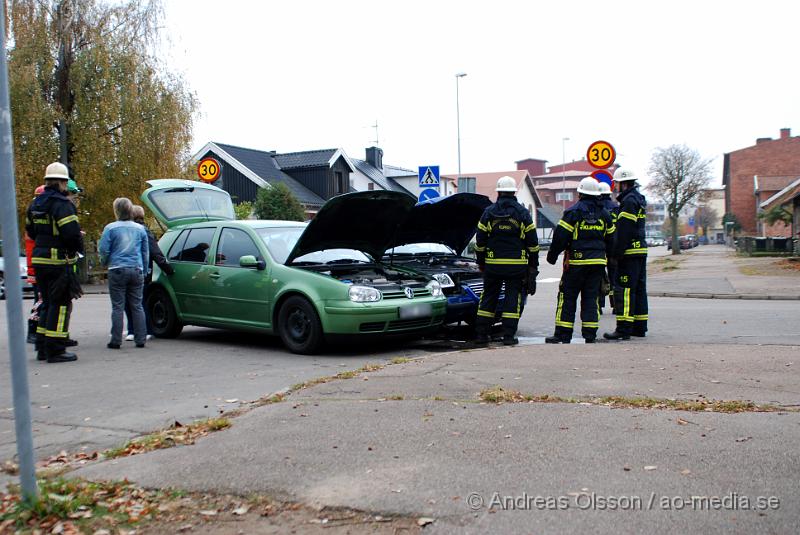 DSC_0050.JPG - 10.56 larmades Klippans Räddningstjänst, Polis och Ambulans till en trafikolycka på Torggatan/bryggerigatan. Där två personbilar krockat. Det var begränsad framkomlighet på platsen och två personen fördes till Helsingborgslasarett med okända skador.