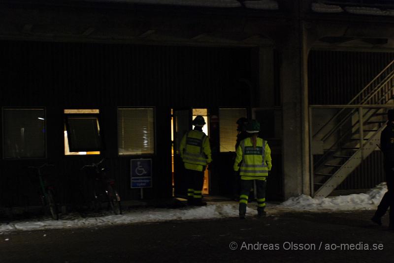 DSC_0176.JPG - Vid 03,40 larmades en stor räddningsstyrka samt ambulans och polis då man fått larm om att en krafit smäll hörts från Röntgen avdelningen och att det var kraftig rökutveckling. Vid framkomst sökte man av området utan att hitta något och man misstänkte att det kanske var någon slags undanleds manöver och satte alla Securitas bilar i drift i helsingborgs området. Räddningsstyrkorna kunde lämna efter ett litet tags undersökande.