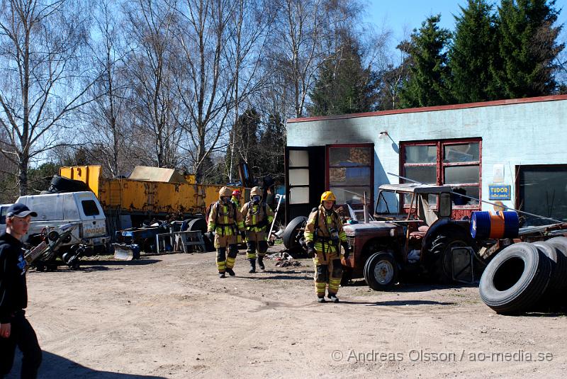 DSC_0099.JPG - Vid 14,40 larmades en större räddningsstyrka från Ängelholm, Åstorp samt Örkelljunga även Polis och Ambulans till en industri i Stidsvig där man hade en konstaterad brand. Branden släcktes dock snabbt ner och alla styrkorna behövde inte köra fram till platsen. Det är okänt vad som startat branden. Ingen person ska ha kommit till skada.