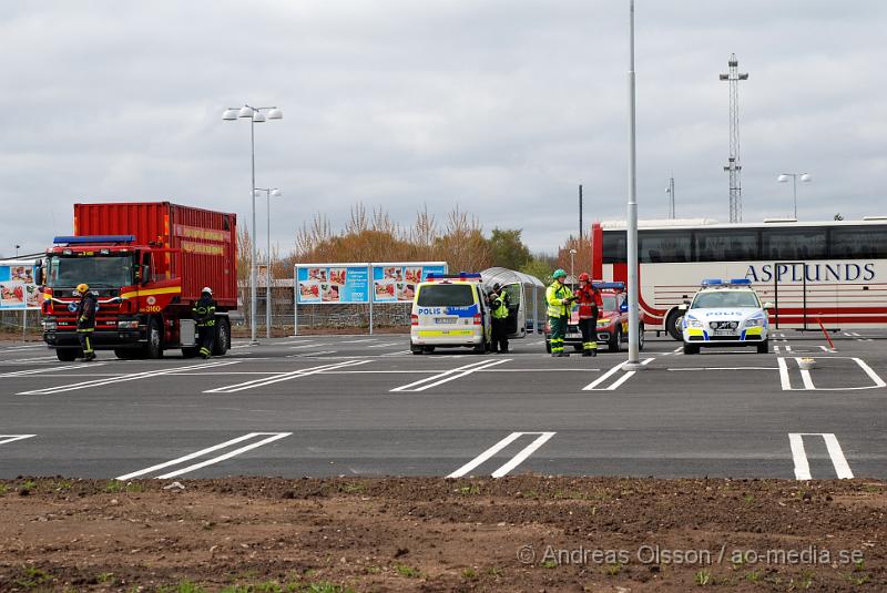 DSC_0042.JPG - Strax innan klockan 10 larmades en större rädddningsstyrka, Flera stationer från räddningstjänsten, flera ambulanser och ett flertal Polis patruller till Bring Frigoscandia i Helsingborg där man hade ett ammoniak utsläpp. Ett större område spärrades först av och minst 16 personer fick föras till sjukhus för kontroll.