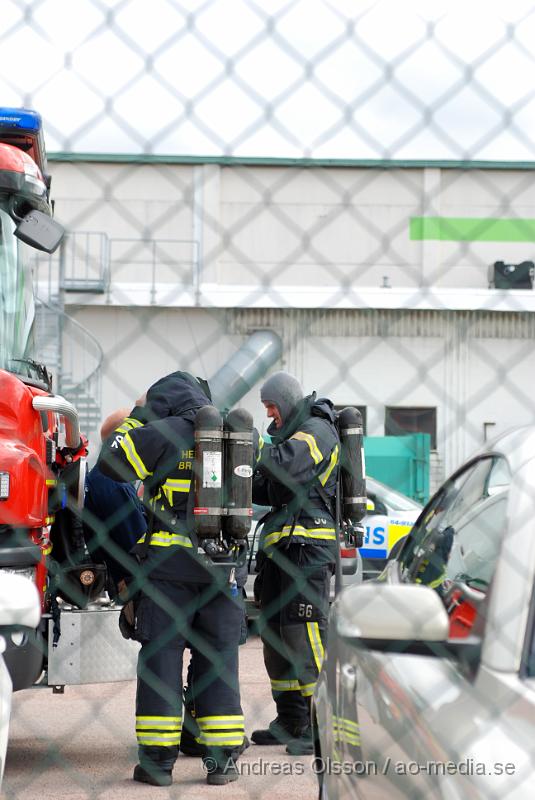 DSC_0053.JPG - Strax innan klockan 10 larmades en större rädddningsstyrka, Flera stationer från räddningstjänsten, flera ambulanser och ett flertal Polis patruller till Bring Frigoscandia i Helsingborg där man hade ett ammoniak utsläpp. Ett större område spärrades först av och minst 16 personer fick föras till sjukhus för kontroll.