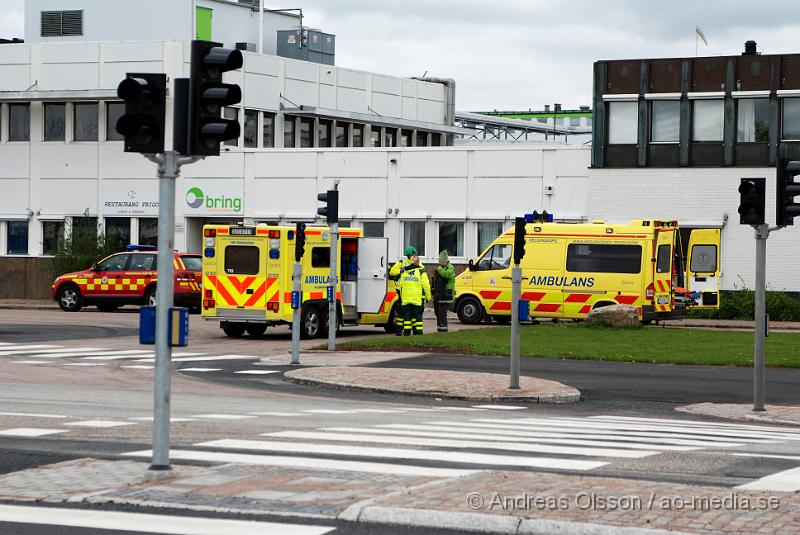 DSC_0264.JPG - Strax innan klockan 10 larmades en större rädddningsstyrka, Flera stationer från räddningstjänsten, flera ambulanser och ett flertal Polis patruller till Bring Frigoscandia i Helsingborg där man hade ett ammoniak utsläpp. Ett större område spärrades först av och minst 16 personer fick föras till sjukhus för kontroll.