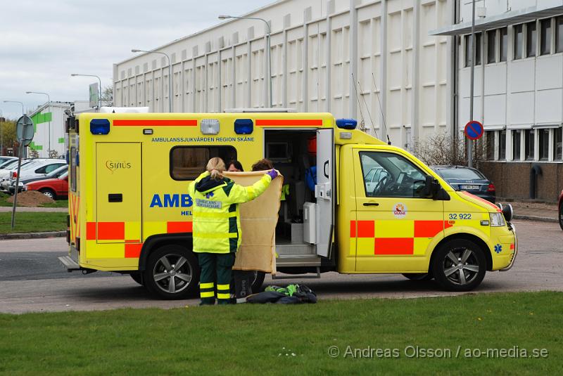 DSC_0267.JPG - Strax innan klockan 10 larmades en större rädddningsstyrka, Flera stationer från räddningstjänsten, flera ambulanser och ett flertal Polis patruller till Bring Frigoscandia i Helsingborg där man hade ett ammoniak utsläpp. Ett större område spärrades först av och minst 16 personer fick föras till sjukhus för kontroll.