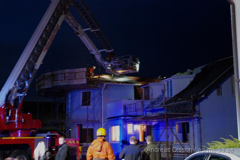 DSC_0033.JPG - Vid 02,30 larmades räddningstjänst, Ambulans och Polis till en villa i munka ljungby där man hade kraftig rökutveckling från vinden och ner i huset. Det är oklart vad som orsakat rökutvecklingen, men ingen person ska ha kommit till skada.