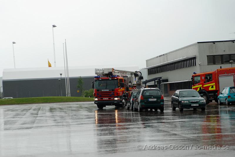 DSC_0004.JPG - Vid 13.00 larmades räddningstjänsten till DHL där man hade ett automatlarm. Där syntes inget utanför, och det startade troligen pga strömavbrottet som var samtidigt i Klippan under den tiden. Även på Snyggatorpskolan gick där ett automatlarm.