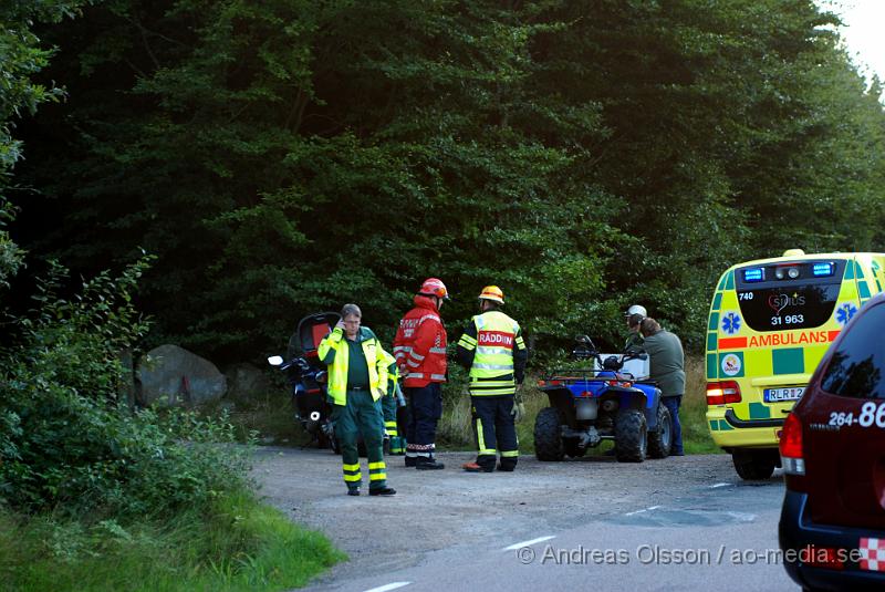 DSC_0846.JPG - Vid 19 tiden larmades Räddningstjänsten, ambulansen och polisen till en trafikolycka mellan Klåveröd och Ljungbyhed. Där det var en MC och en fyrhjuling som hade kolliderat. Ingen person ska ha skadast allvarligt.