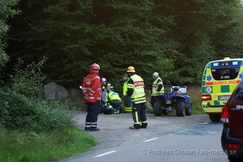 DSC_0849.JPG - Vid 19 tiden larmades Räddningstjänsten, ambulansen och polisen till en trafikolycka mellan Klåveröd och Ljungbyhed. Där det var en MC och en fyrhjuling som hade kolliderat. Ingen person ska ha skadast allvarligt.