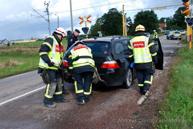 DSC_0897.JPG - Vid 10 tiden larmades räddningstjänsten till en trafikolycka i Nyvång. Där det rörde sig om en bakifrån Kollision mellan två personbilar. En person fick föras till helsingsborgs lasarett för lindriga skador.