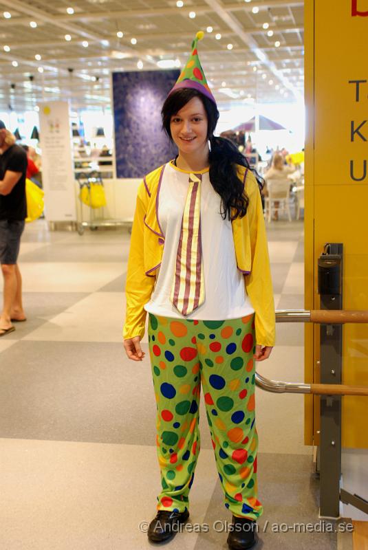 DSC_1272.JPG - Invigningen av världens nyaste Ikea i Helsingborg! En clown inne i varuhuset.