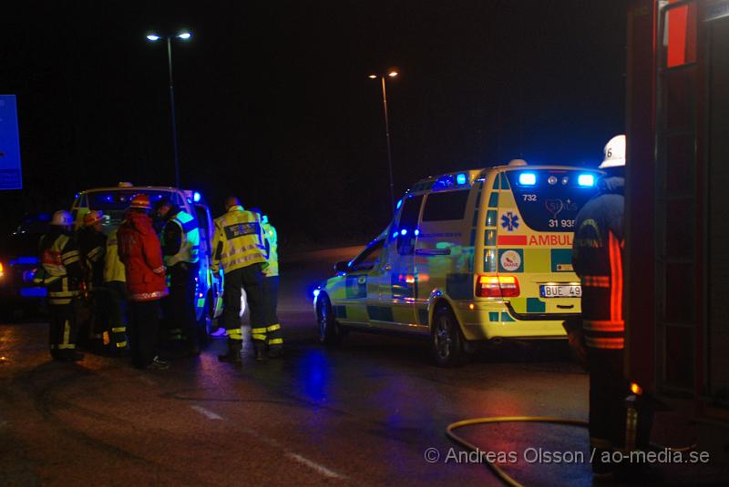 DSC_2088.JPG - Vid 21:50 larmades räddningstjänst, ambulans och polis till en trafikolycka i ljungbyhed där en personbil voltat i en kurva. Person skadorna är oklara men en eller flera personer fördes med ambulans till sjukhuset.