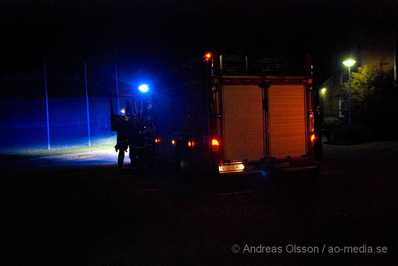 DSC_2565.JPG - Vid 22:40 tiden larmades  Klippans räddningstjänsten till ytterligare en containerbrand på endast på 3 dagar så har tre container brunnit.branden kunde släckas snabbt.