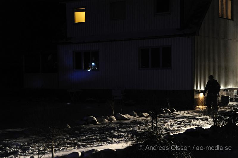 _DSC2935.JPG - Vid 01:30 tiden larmades räddningstjänsten till en villa brand i Stackarp. Där det skulle ha brunnit i vardagsrummet. Räddningatjänsten fick snabbt elden under kontroll. Oklart om någon person kom till skada.