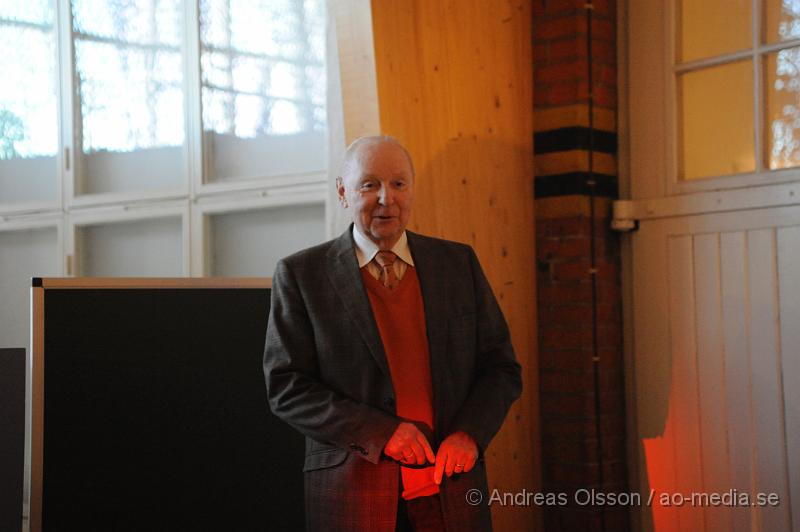 _DSC3024.JPG - Öppet hus på järnvägsmuseumet i Ängelholm. John Pohlman invigde utställningen "Oj det snöar". Man körde även med ånglok mellan Ängelholm-Åstorp som man kunde åka med.