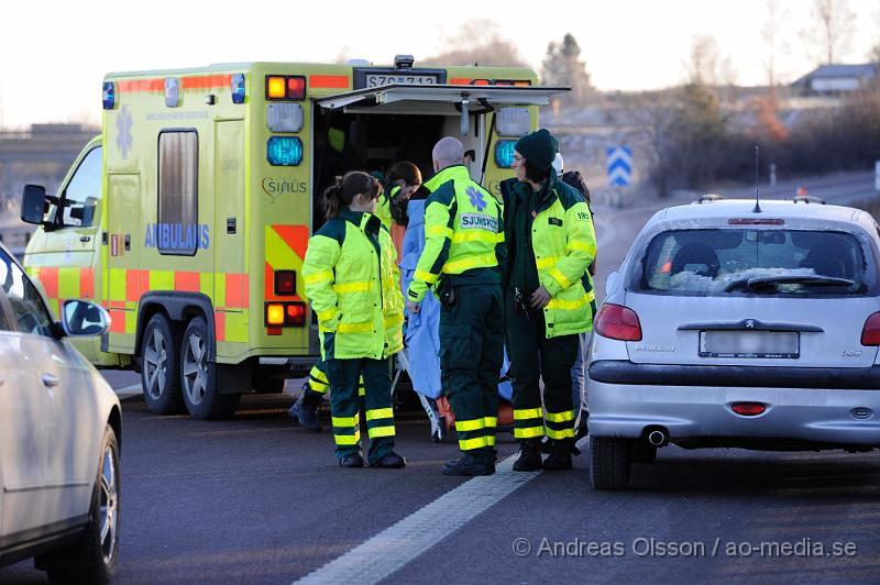 _DSC3165.JPG - Vid 9:30 tiden kom larmet om en trafikolycka lite utanför Åstorp. Där det rörde sig om en personbil som hade krockat med en djurtransport med grisar. Minst en person fick föras till sjukhuset. Skadeläget för transporten och grisarna är ännu oklart.