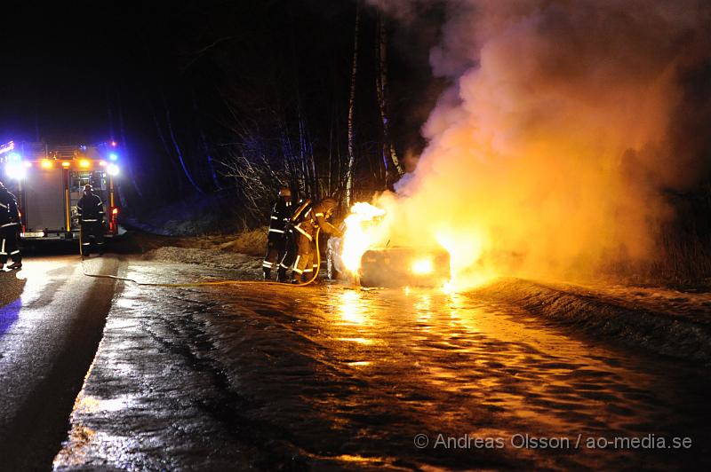 _DSC3778.JPG - Vid 21:20 tiden larmades räddningstjänsten till en bilbrand i Stidsvig, vid framkomst så var bilen övertänd, men man fick snabbt elden under kontroll. Hur branden uppstod är ännu oklart.Detta är andra bilen som brinner på mycket kort tid.