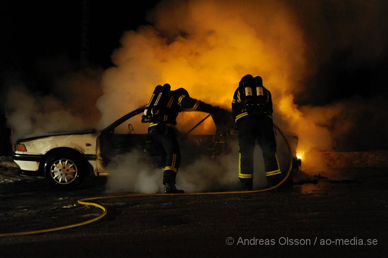 _DSC3789.JPG - Vid 21:20 tiden larmades räddningstjänsten till en bilbrand i Stidsvig, vid framkomst så var bilen övertänd, men man fick snabbt elden under kontroll. Hur branden uppstod är ännu oklart.Detta är andra bilen som brinner på mycket kort tid.