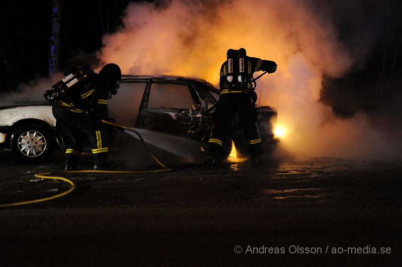 _DSC3791.JPG - Vid 21:20 tiden larmades räddningstjänsten till en bilbrand i Stidsvig, vid framkomst så var bilen övertänd, men man fick snabbt elden under kontroll. Hur branden uppstod är ännu oklart.Detta är andra bilen som brinner på mycket kort tid.