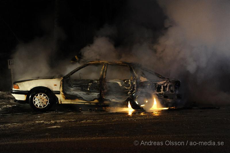 _DSC3794.JPG - Vid 21:20 tiden larmades räddningstjänsten till en bilbrand i Stidsvig, vid framkomst så var bilen övertänd, men man fick snabbt elden under kontroll. Hur branden uppstod är ännu oklart.Detta är andra bilen som brinner på mycket kort tid.