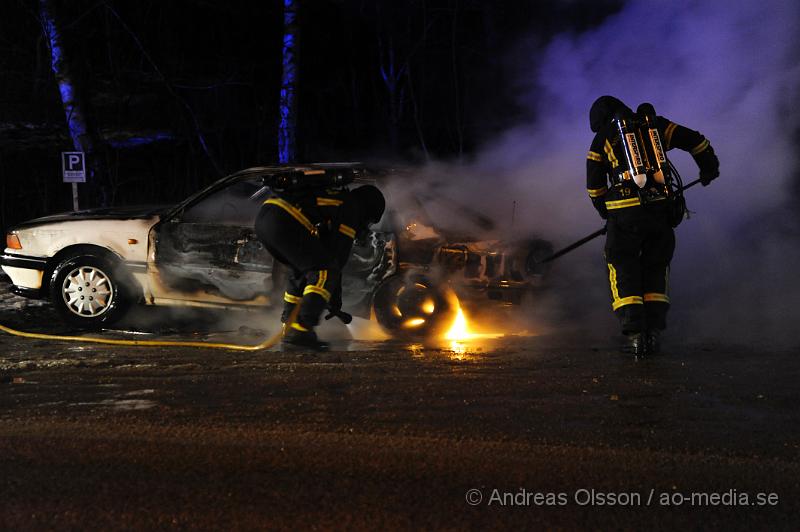 _DSC3798.JPG - Vid 21:20 tiden larmades räddningstjänsten till en bilbrand i Stidsvig, vid framkomst så var bilen övertänd, men man fick snabbt elden under kontroll. Hur branden uppstod är ännu oklart.Detta är andra bilen som brinner på mycket kort tid.