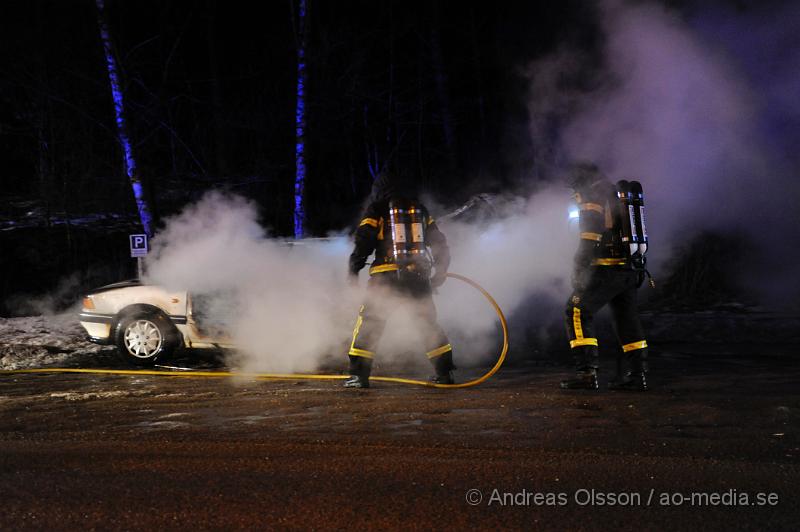 _DSC3802.JPG - Vid 21:20 tiden larmades räddningstjänsten till en bilbrand i Stidsvig, vid framkomst så var bilen övertänd, men man fick snabbt elden under kontroll. Hur branden uppstod är ännu oklart.Detta är andra bilen som brinner på mycket kort tid.