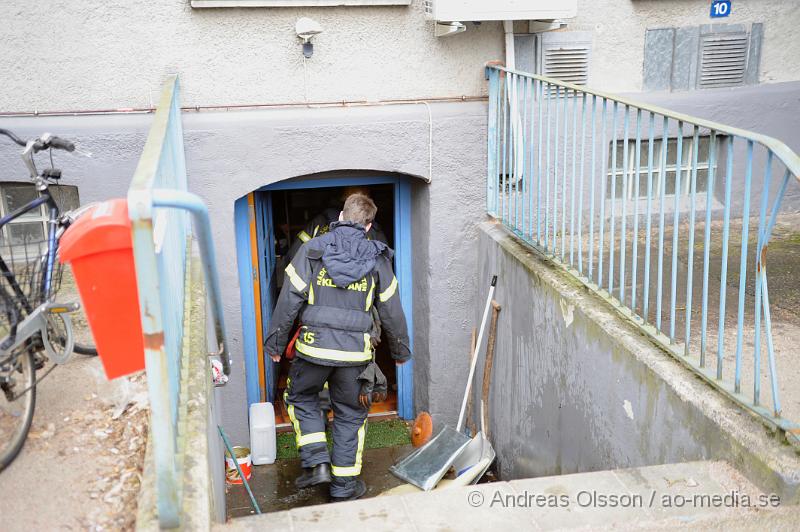 _DSC4262.JPG - Vid 10 tiden larmades räddningstjänsten i klippan till storgatan 44 där det läckte in vatten i en restaurang. Vattnet forsa in från taket men vad som orsakat vattenläckan är oklart. Ovanför restaurangen ligger det lägenheter.