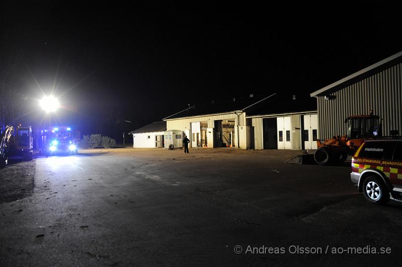 _DSC4388.JPG - Vid 20:00 tiden larmades räddningstjänsten till en brand på vasa torps golfklubb. Vid framkomst så var det rökutveckling i en lagerlokal och det hade brunnit i ett elskåp, men räddningstjänsten hade snabbt elden under kontroll. Hur branden har startat är ännu oklart. Inga personer ska ha kommit till skada.