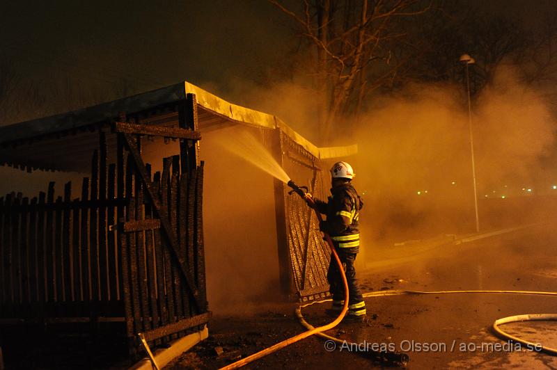 _DSC4612.JPG - Vid 20:40 tiden larmades Perstorps räddningstjänst till en brand i Perstorp, vid framkomst så var det ett soprum som brann. Intill detta så låg netto men som klarade sig utan några skador.Hur branden har börjat är oklart.