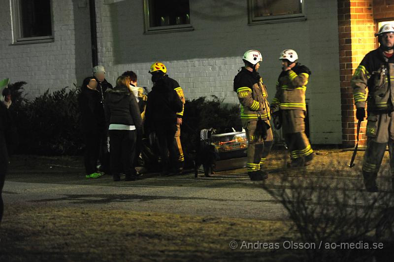 _DSC5750.JPG - Vid 20:30 tiden larmades räddningstjänsten till en lägenhetsbrand i Svalöv, vid framkomst så syndes lågor och lägenheten ska ha varit helt rökfylld. Det är ännu oklart om någon befann sig i lägenheten. Hur branden har uppkommit är oklart just nu, det kan röra sig om en anlagd brand. Polisen spärrade av området för ytterligare undersökningar.