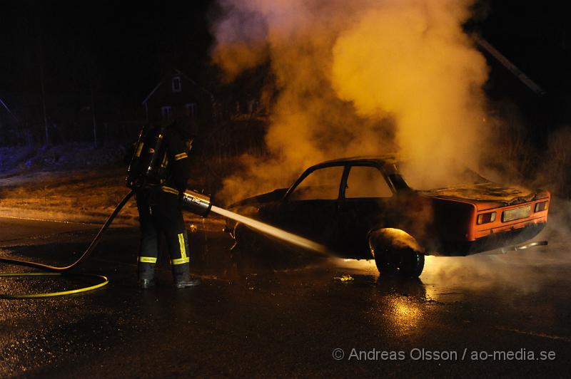 _DSC5898.JPG - Vid 21:10 tiden larmades räddningstjänsten till en bilbrand i Stidsvig, vid framkomst var bilen helt övertänd. Vad som orsakat branden är oklart. Men den börja brinna under färd. Inga personer ska ha kommit till skada under händelsen. Branden var svårsläck eftersom bilen gick på bränslet E85.