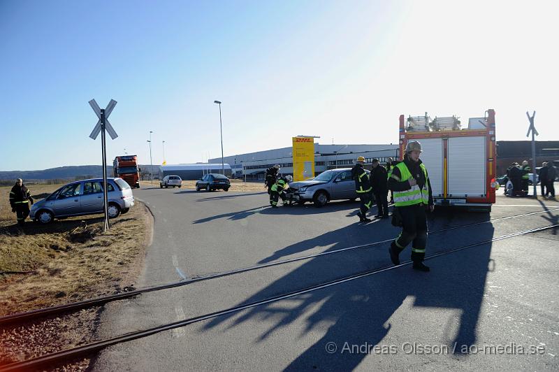 _DSC5937.JPG - Vid 17 tiden larmades räddningstjänst, polis och ambulans till stackarpsvägen i Klippan där två personbilar kolliderat. Minst en person fördes med ambulans till sjukhuset, skadeläget är dock oklart.