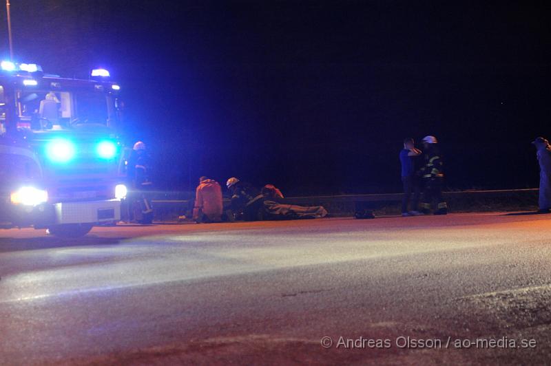 _DSC6449.JPG - Vid 00,40 tiden larmades räddningstjänsten från Klippan och Ljungbyhed samt ambulans till ett drunknings tillbud. En person ska ha trillat eller hoppat i ån vid pappersbruket. När räddningstjänsten kom fram till platsen var personen uppe ur vattnet men nedkyld. Ambulansen förde personen till sjukhuset skadeläget är oklart.