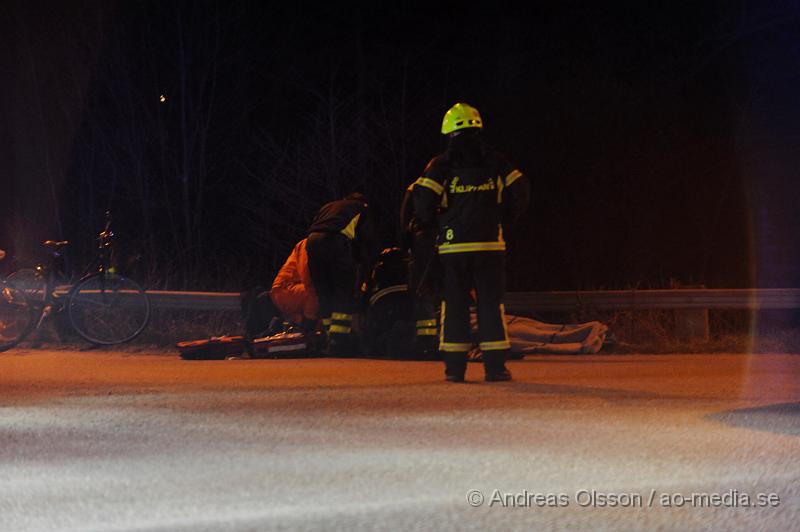 _DSC6452.JPG - Vid 00,40 tiden larmades räddningstjänsten från Klippan och Ljungbyhed samt ambulans till ett drunknings tillbud. En person ska ha trillat eller hoppat i ån vid pappersbruket. När räddningstjänsten kom fram till platsen var personen uppe ur vattnet men nedkyld. Ambulansen förde personen till sjukhuset skadeläget är oklart.