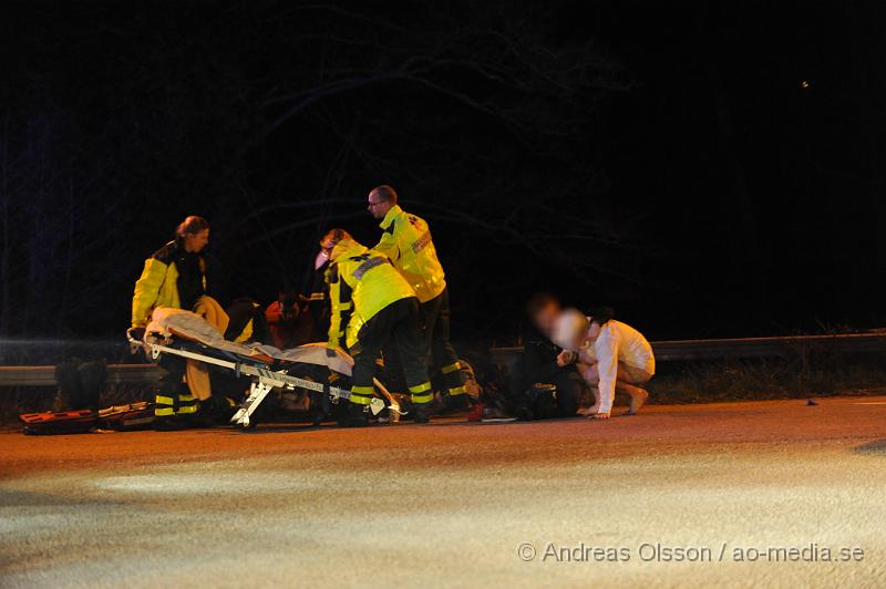 _DSC6462.JPG - Vid 00,40 tiden larmades räddningstjänsten från Klippan och Ljungbyhed samt ambulans till ett drunknings tillbud. En person ska ha trillat eller hoppat i ån vid pappersbruket. När räddningstjänsten kom fram till platsen var personen uppe ur vattnet men nedkyld. Ambulansen förde personen till sjukhuset skadeläget är oklart.