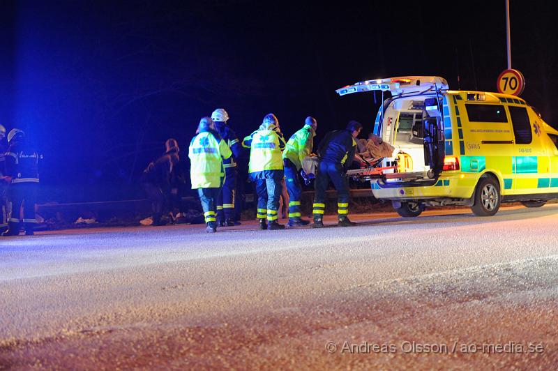 _DSC6463.JPG - Vid 00,40 tiden larmades räddningstjänsten från Klippan och Ljungbyhed samt ambulans till ett drunknings tillbud. En person ska ha trillat eller hoppat i ån vid pappersbruket. När räddningstjänsten kom fram till platsen var personen uppe ur vattnet men nedkyld. Ambulansen förde personen till sjukhuset skadeläget är oklart.