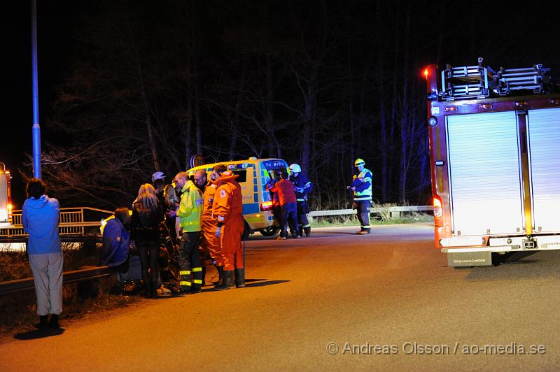 _DSC6467.JPG - Vid 00,40 tiden larmades räddningstjänsten från Klippan och Ljungbyhed samt ambulans till ett drunknings tillbud. En person ska ha trillat eller hoppat i ån vid pappersbruket. När räddningstjänsten kom fram till platsen var personen uppe ur vattnet men nedkyld. Ambulansen förde personen till sjukhuset skadeläget är oklart.