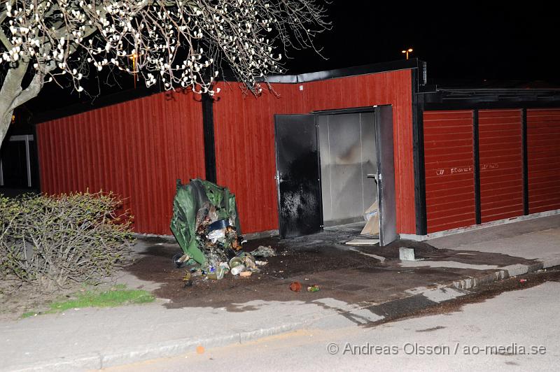 _DSC6597.JPG - Vid 23:15 tiden larmades räddningstjänsten till Berga, vid framkomst så bran det i en soptunna i soprummet, Elden kunde släckas fort men soprummet blev dock lite skadat.